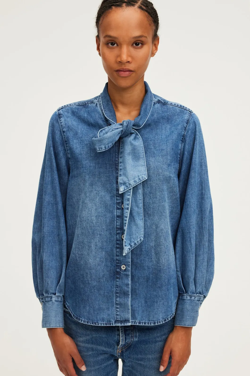 Chemise en jean et col lavallière - BRYONY | Pablo Discount